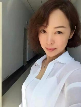 周妍