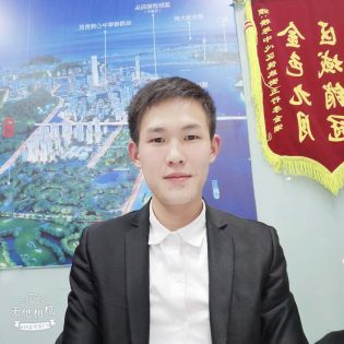 韦易凡