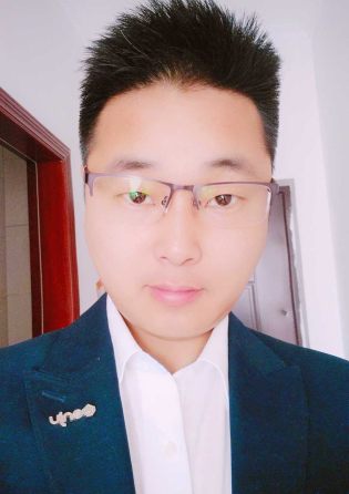 罗伟